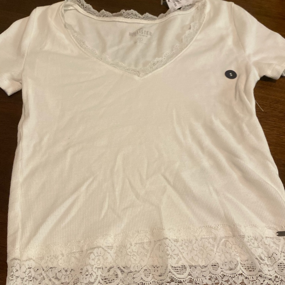 White crop with lace